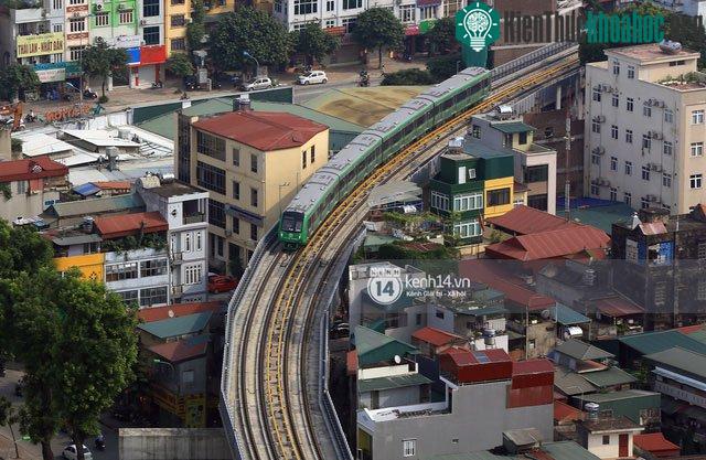 Được biết hệ thống điện đã được đóng cho toàn tuyến từ đầu tháng 8 để phục vụ công tác chạy thử tàu và hiệu chỉnh.