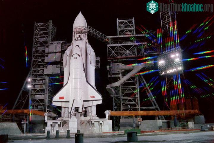 Trước khi phóng tên lửa đẩy Energia với tàu con thoi Buran, ngày 15 tháng 11 năm 1988.