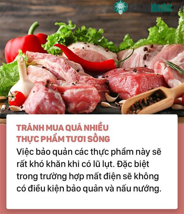 Tránh mua nhiều thực phẩm tươi sống