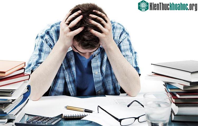 Các sinh viên ở phòng không có điều hòa có phản ứng nhận thức chậm hơn các sinh viên ở phòng có điều hòa.
