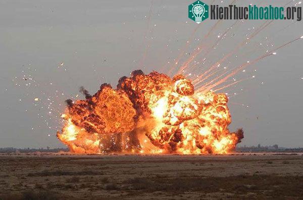 Tìm kiếm một chất thay thế cho TNT là một nỗ lực kéo dài đã đang kéo dài nhiều thập kỷ nay.