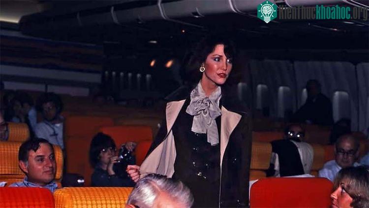 Tiếp viên Siri Giberson trên chuyến bay Pan Am 50. (Ảnh: CNN).