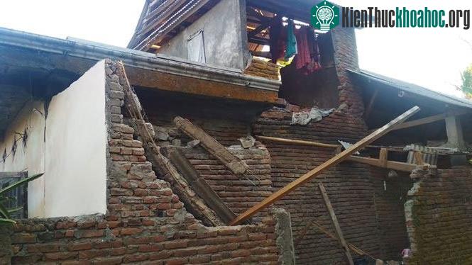 Vụ việc khiến 12 người thiệt mạng, khoảng 40 người bị thương và hàng chục ngôi nhà bị phá hủy