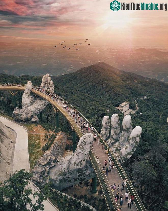 Chùm ảnh Cầu Vàng Đà Nẵng đẹp mê hồn du khách ảnh 3