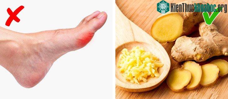 Khi quá đau, chỉ cần ngậm một lát gừng, hoặc xay nhuyễn gừng và đắp lên vùng bị đau là được.