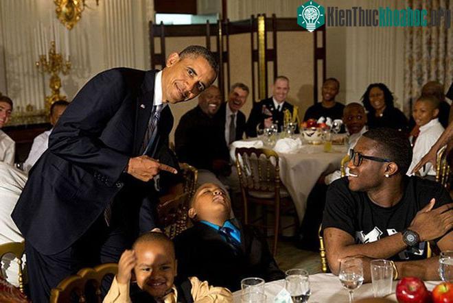 Obama - cựu tổng thống Hoa Kỳ - cũng là một "cú đêm" chính hiệu.