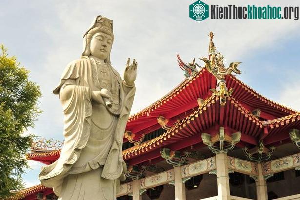 Tượng Quan Thế Âm Bồ Tát là khuôn mặt cuối cùng mà tử tù nhìn thấy trước khi bị bịt mắt.