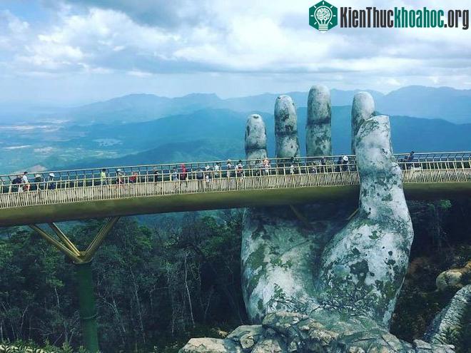 Chùm ảnh Cầu Vàng Đà Nẵng đẹp mê hồn du khách ảnh 4