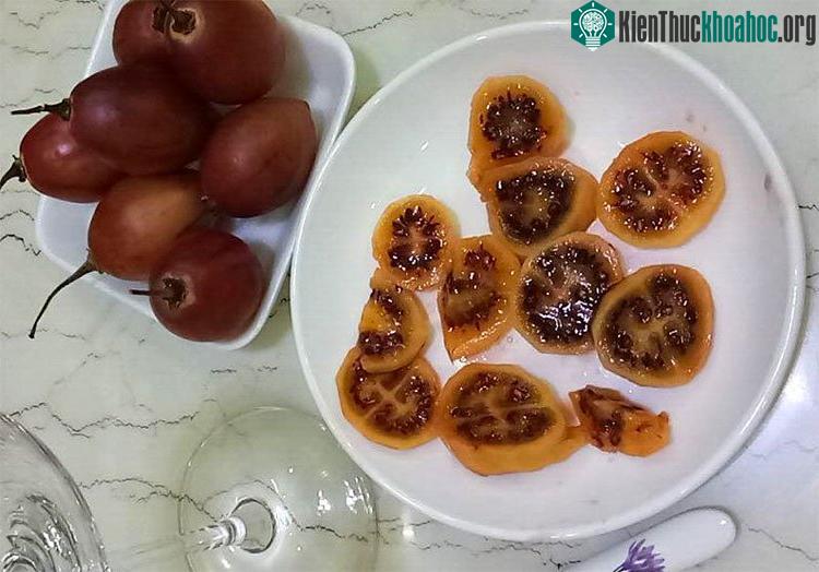 Khách mua về thường cắt lát ăn sống, làm salad.
