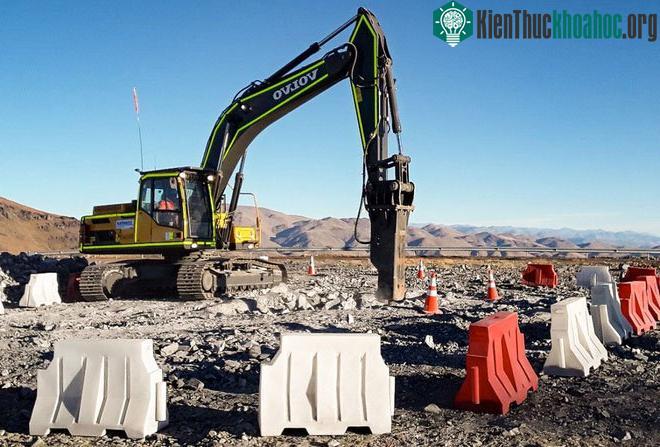 Khi hoàn thiện, kính thiên văn sẽ nặng hơn 1.000 tấn.