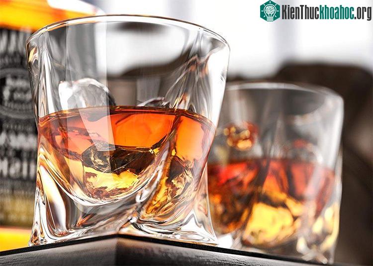 Nguy cơ đối với sức khỏe con người có liên quan tới đồ uống có cồn là quá lớn so với lợi ích mang lại.