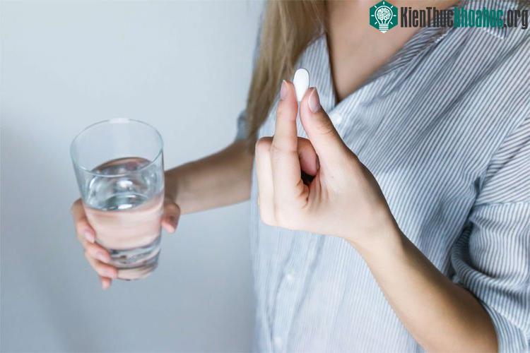 Các thuốc viên nang được khuyến khích sử dụng với nước ấm vừa phải.