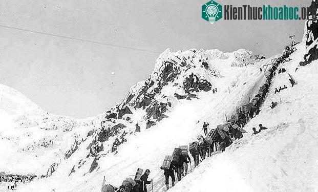Trên đường đến vùng Klondike tìm vàng.