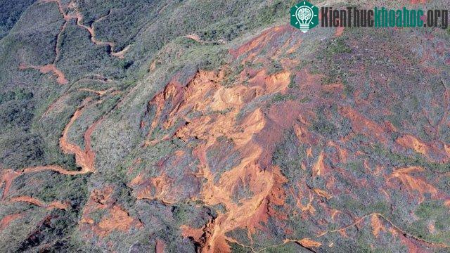 Đất ở New Caledonia được khai thác vì nguồn niken có giá trị.
