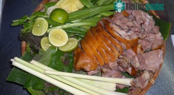 Thịt chó là thực phẩm rất giàu chất đạm nhưng có tính nhiệt.