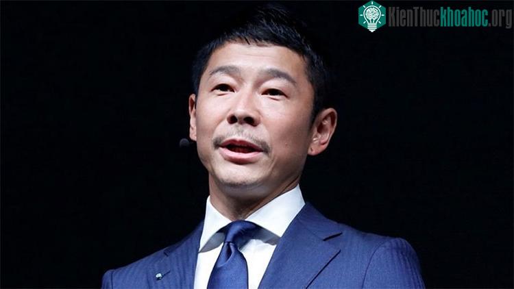 Tỷ phú Nhật Yusaku Maezawa.