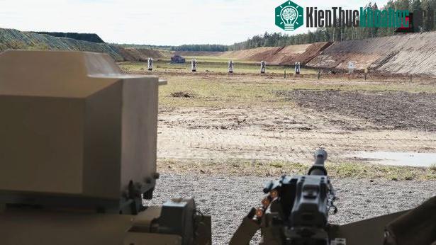 Robot biết tự khai hỏa tiêu diệt mục tiêu.