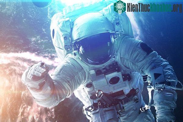 Nước xâm chiếm tai, mũi rồi đến mắt anh. "Cái chết đến rồi sao?" - Anh nhủ thầm cay đắng. Ảnh minh họa.
