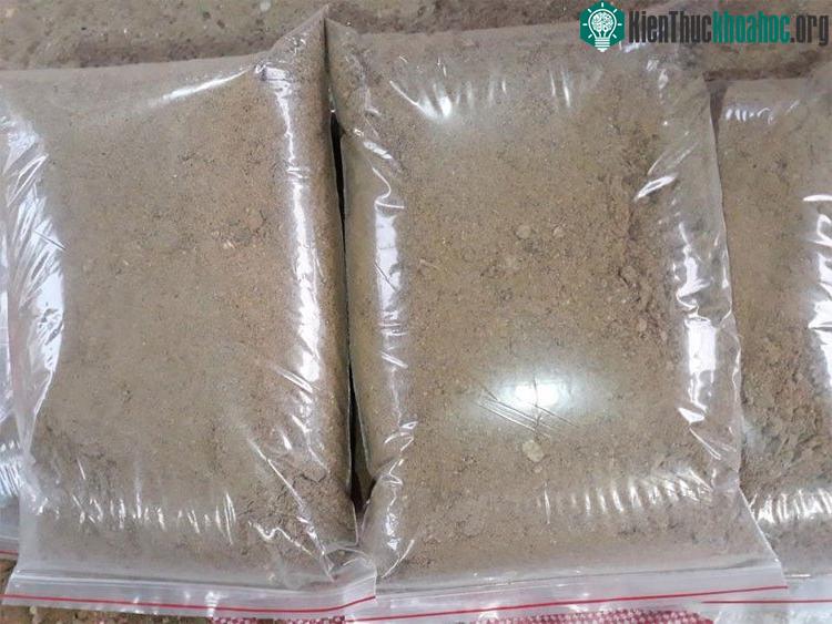 Chế phẩm đậu tương sau khi ủ có thể chia thành từng túi nhỏ để tiện sử dụng.