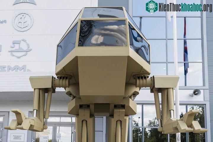 Robot chiến đấu này có buồng lái chỉ đủ chứa một người.