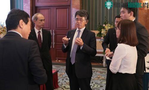 Các chuyên gia và đại biểu trao đổi về công nghệ rửa đất trong chiều 4/9 tại Hà Nội. (Ảnh: AT).