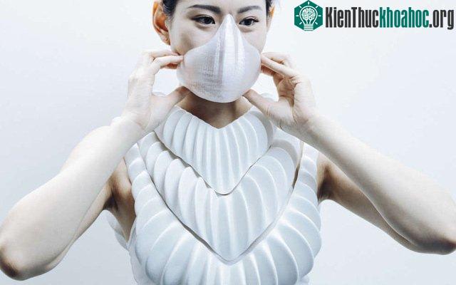 Amphibio - bộ đồ mang cá nhân tạo.
