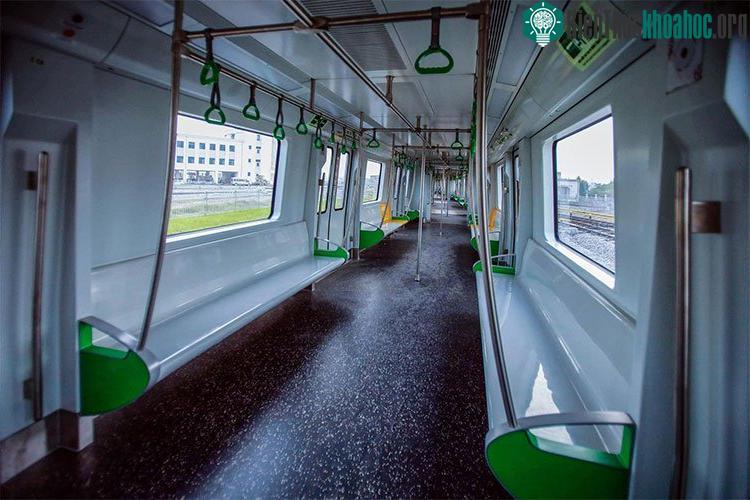Mỗi đoàn tàu có 4 toa với sức chứa khoảng 1.000 khách.