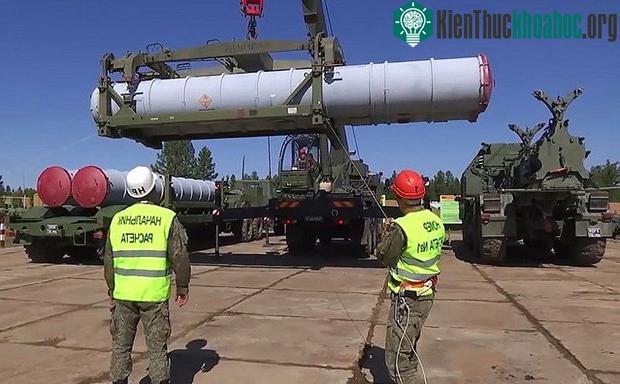 Tổ hợp tên lửa phòng không S-400
