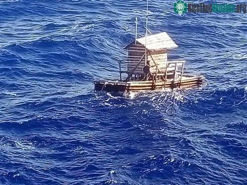Aldilang lênh đênh trên chiếc chòi nhỏ