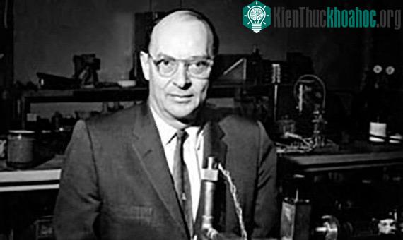 John Bardeen trong quá trình làm việc tại Phòng thí nghiệm Bell. (Ảnh: Open Mind).