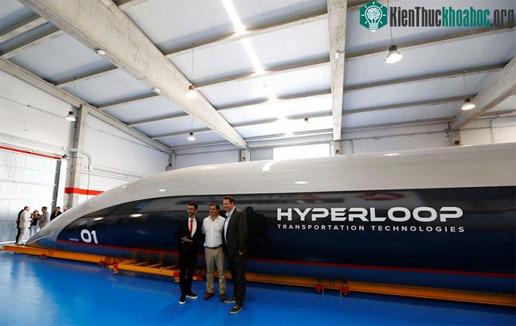 Giám đốc điều hành HTT Dirk Ahlborn (phải), Chủ tịch Rafael Contreras (giữa) và Chủ tịch Bibop Gresta