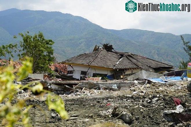 Đất hóa lỏng tại Petobo nuốt chửng nhà cửa và chôn sống hàng trăm người. (Ảnh: ABC News).