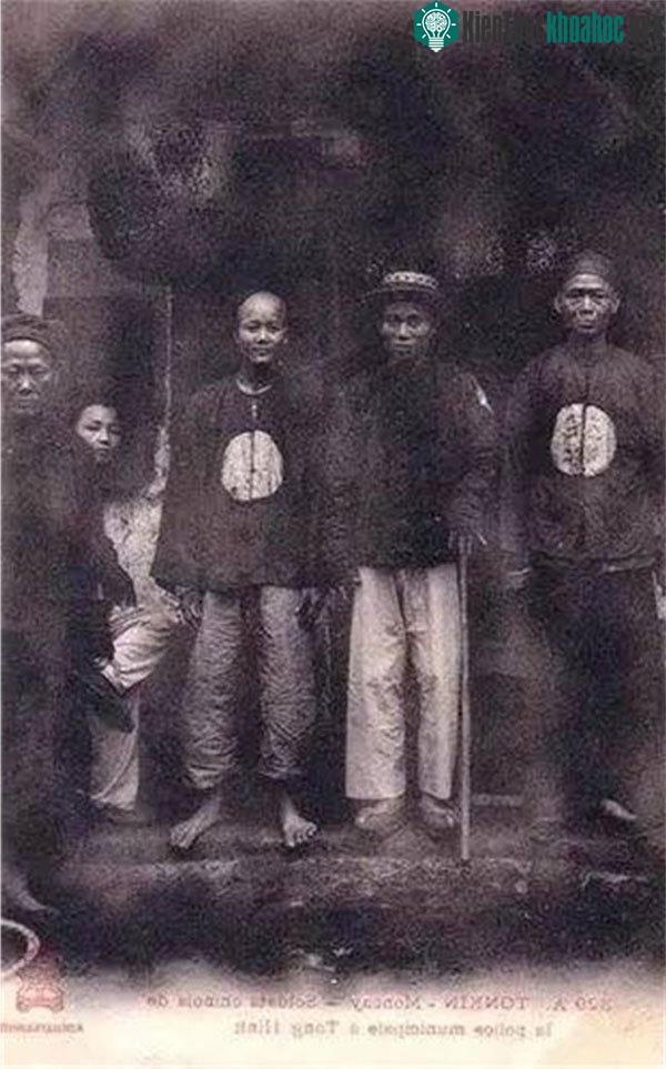 Binh sỹ trấn thủ Thành Đô đời Thanh.