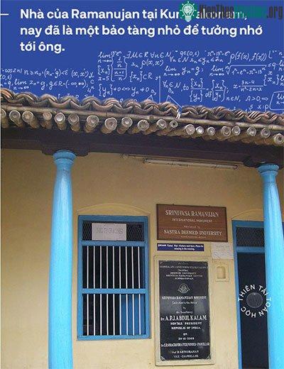 Ramanujan sinh ra và lớn lên tại nhà ông ngoại ở Kumbakonam