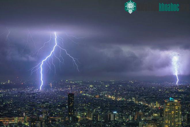 Bão sấm sét ở Tokyo