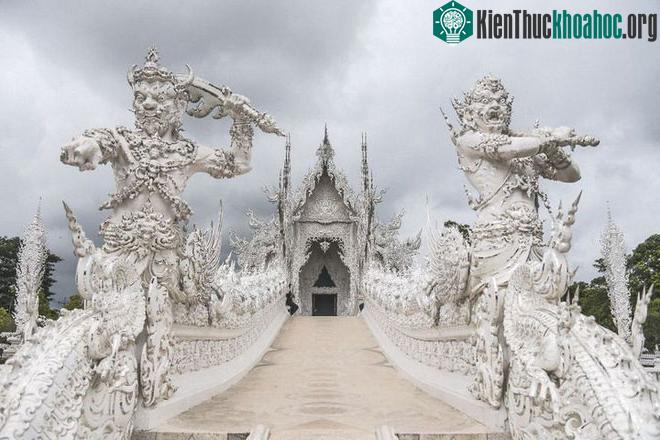 Hai người gác đền