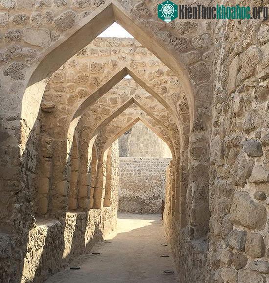 Một góc pháo đài Qal’at al-Bahrain.
