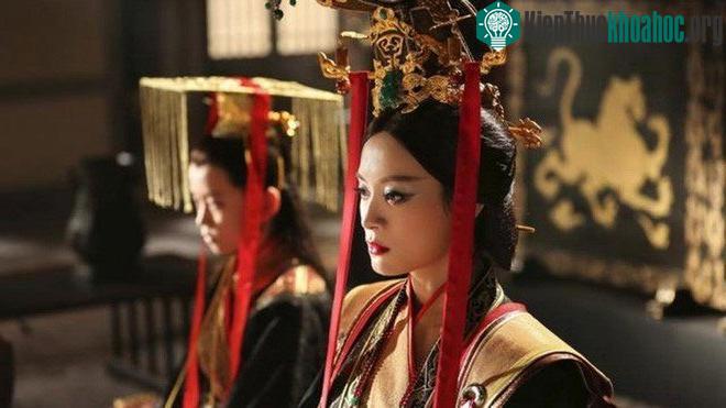 Không chịu nổi cảnh buồng the lạnh lùng, chăn đơn gối chiếc, Hồ thị ra sức "sưu tầm" tình nhân. (Ảnh minh họa).