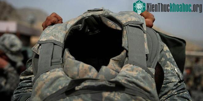 Ưu điểm chính của tơ rồng so với sợi Kevlar truyền thống là tính linh hoạt.