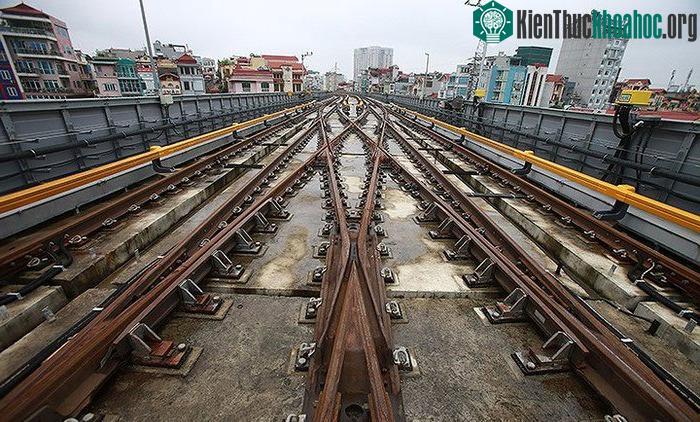 Những ngày đầu, các đoàn tàu có thời gian giãn cách là 10-12 phút/chuyến