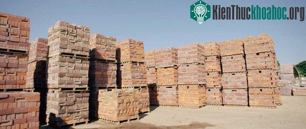 Sử dụng gạch có nguyên liệu bản địa, sẽ tạo lên sự đặc sắc và bản tính độc đáo của nơi đó