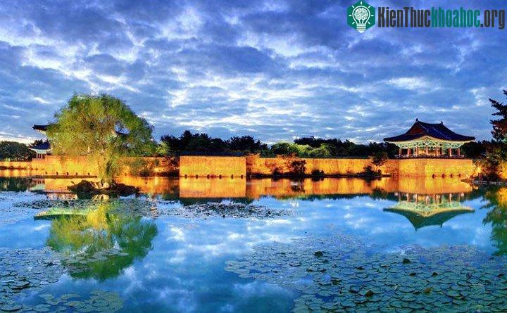 Cảnh lung linh tại một hồ nước xinh đẹp ở tỉnh Nam Gyeongsang.