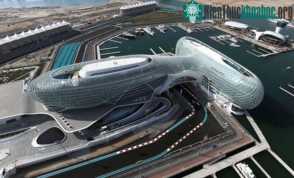 Đường đua Yas Marina.