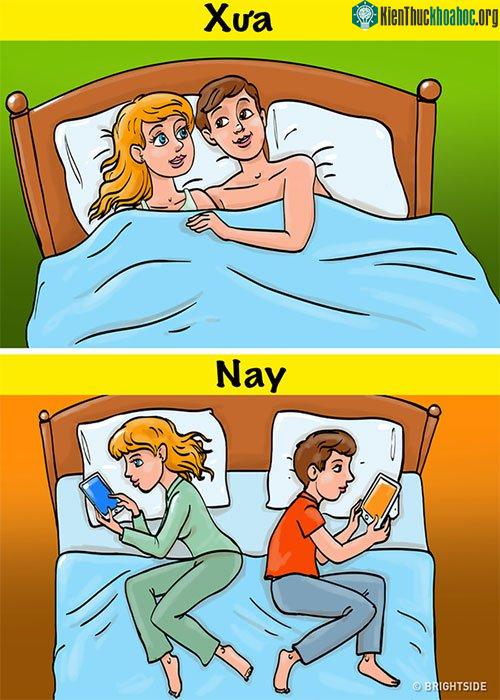 Giờ đây, các cặp vợ chồng mỗi người cầm một chiếc điện thoại.