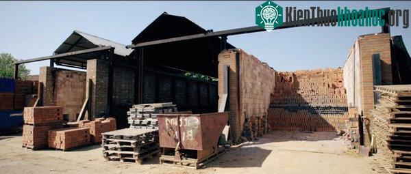 Không chỉ có tác động tốt đến môi trường, loại gạch mà nữ thiết kế trẻ này sản xuất còn mang nhiều ý nghĩa nhân văn