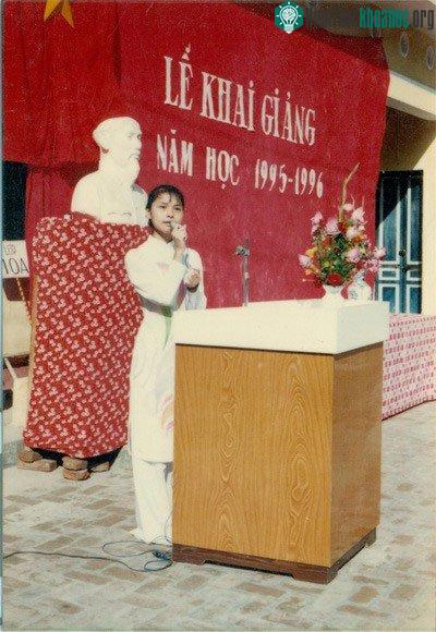 Bạn học lên phát biểu thường ưu tiên những bạn giỏi Văn để có 1 bài phát biểu thật cảm xúc