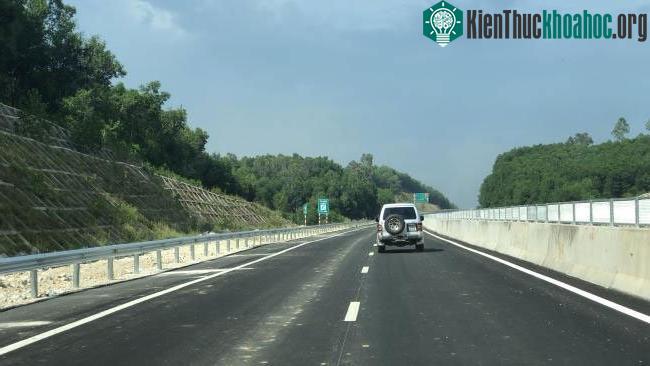 Việc thông xe toàn tuyến dự án cao tốc Đà Nẵng – Quảng Ngãi được kỳ vọng sẽ sớm phát huy hiệu quả công trình