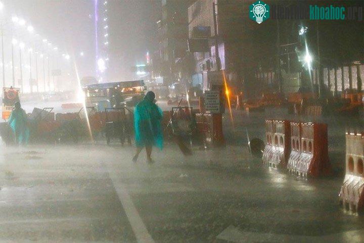 Mưa lớn có thể gây lở đất và lụt lội ở một số khu vực.