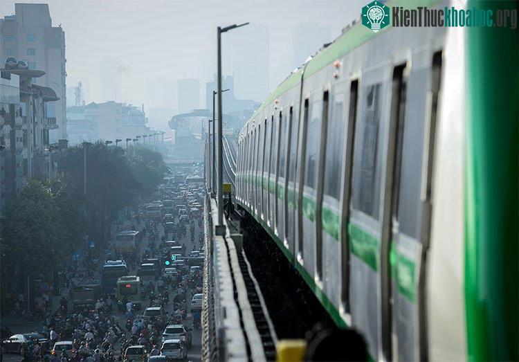 Tổng thời gian là 25 phút từ khi khởi hành từ ga Yên Nghĩa (Hà Đông) đến ga cuối Cát Linh (Đống Đa).