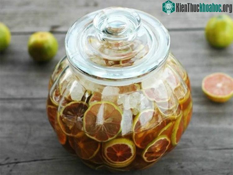 Chanh đào ngâm mật ong là thức uống dinh dưỡng tốt cho sức khỏe.
